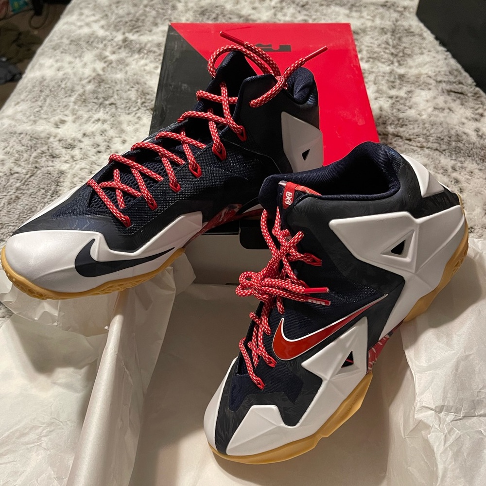 Nike lebron XI “Independence Day” size 10